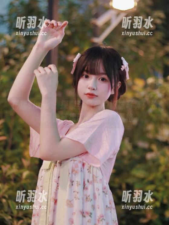 花漾show - 探索李晨晨的棉袜写真：独家网盘链接带你领略新风格