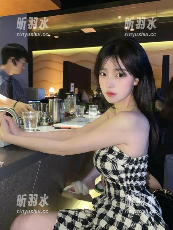 微密圈 - 当若若老师遇上浴室私拍，原图揭示生活中的真实与美丽