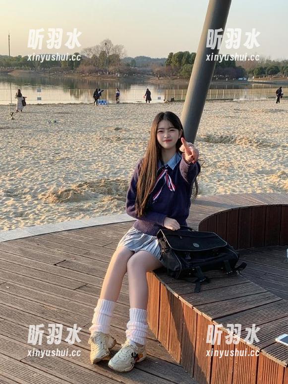 袜啵啵 - 精选糯米姐姐写真作品，下载后领略她展现的迷人与清新气息！