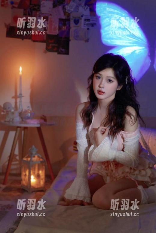 袜小喵热裤少女喵，感受高清作品中少女的俏皮和活力！