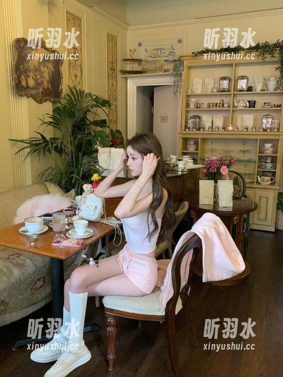语画界 - 不可错过的Miko酱吖长腿美眉第二部写真，图包免费下载，快来收藏吧！