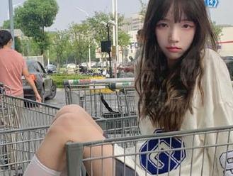 语画界 - 经典与现代结合：奶瓶女友的写真图集及其精致原图
