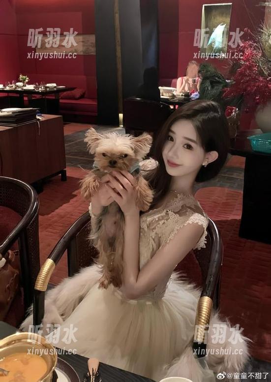 语画界 - 妩媚与清新：杨晨晨的透明私拍套图解析