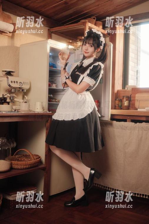 语画界 - 在线揭秘杨紫嫣运动写真图片，展现运动与时尚的完美结合！