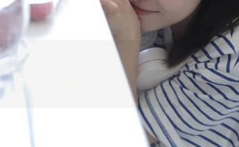 全新发布！轻兰映画白裙白丝美足套图合集，赏析每一瞬间的动人魅力