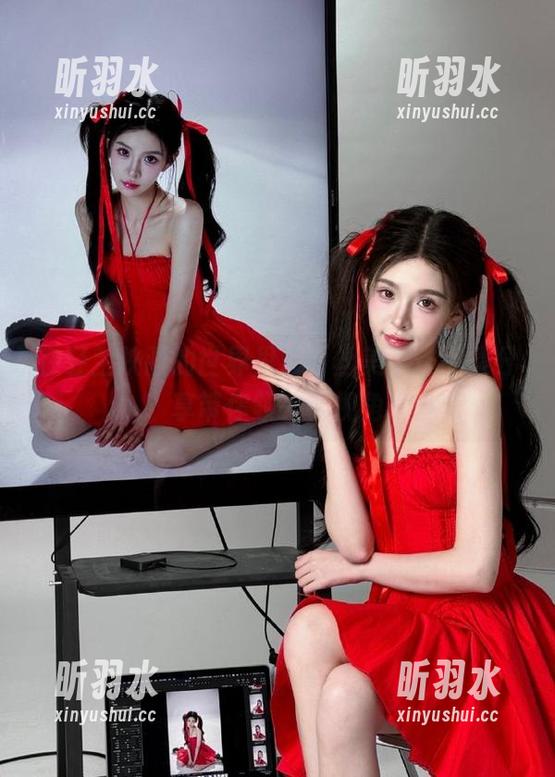 在轻兰映画的世界里，白丝美腿作品集分享带你领略新视角