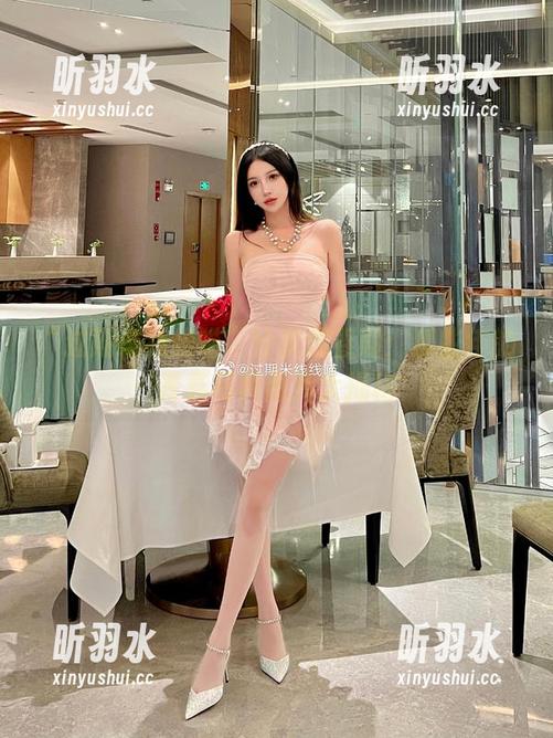 “过期米线线喵”分享思春期：那些年的青春写真图片大揭秘
