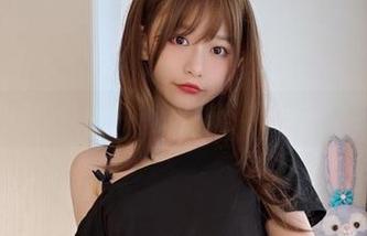 享受夏日阳光，观看迷之呆梨的短裤写真，感受无限魅力的瞬间！