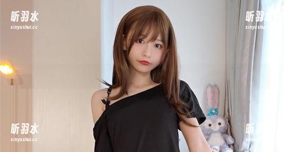享受夏日阳光，观看迷之呆梨的短裤写真，感受无限魅力的瞬间！