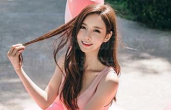 微密圈 - 深入了解迷人的五姨太，最新套装写真中的每一张照片都让人心动