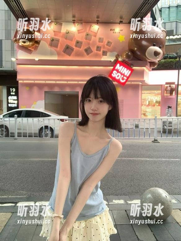 微密圈 - 铁锤姐姐校服写真：精选图库记录校园生活的每一个精彩瞬间