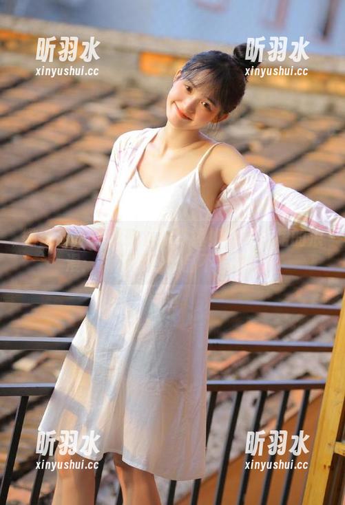 微密圈 - 绽放青春的铁锤姐姐与白裙的浪漫：精美图包作品不容错过！