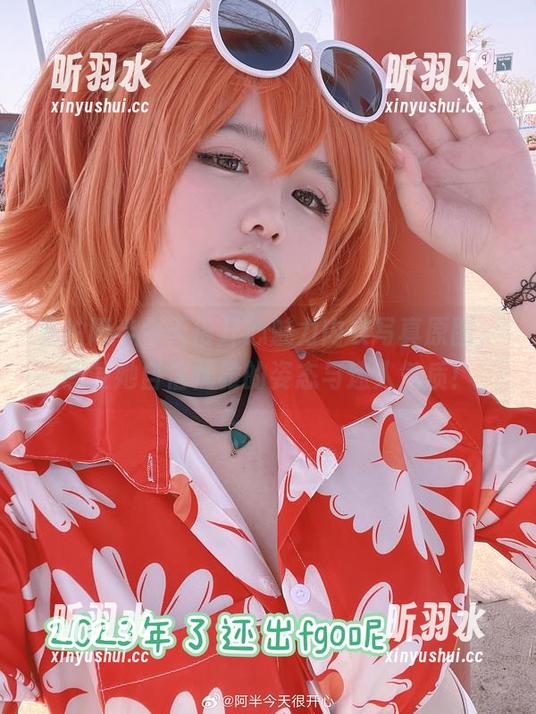 私拍阿半今天很开心魅力内衣写真原图，感受她自信优雅的姿态与迷人气质！