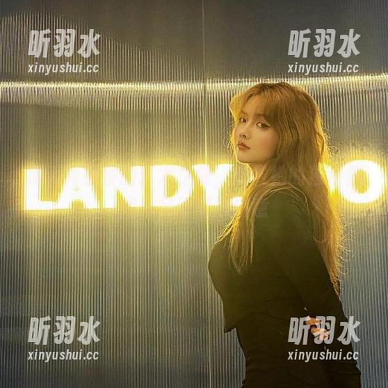 深入阿寨寨的艺术之旅，欣赏她的独特御姐作品原图与创意
