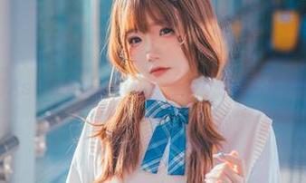 跟随雪晴Astra的脚步，欣赏连体衣在线图集的独特魅力