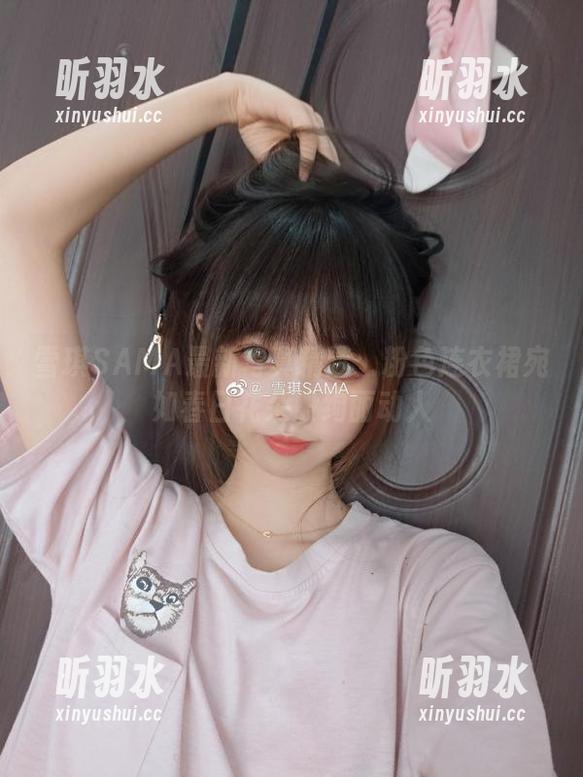 雪琪SAMA最新写真精选：粉色连衣裙宛如春日花朵般绚丽动人