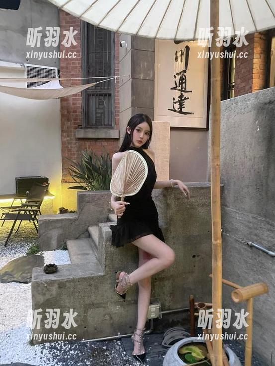 青豆客 - 莫晓茜sunny水手服写真免费套图下载，尽情欣赏她的迷人风采！