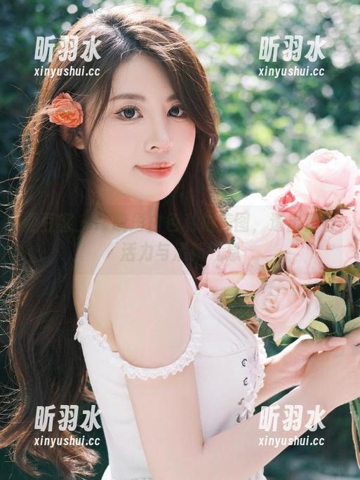青豆客 - 谭晓彤白色私拍美图，透出青春活力与清新气息