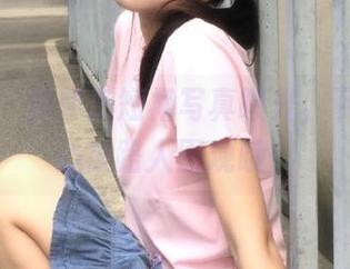 青豆客 - 赵伊彤短裙写真曝光，下载后小心被路人围观哦！