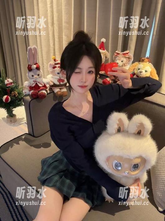 青豆客 - 魏扭扭校园写真合集：展现校园生活的多姿多彩与独特魅力