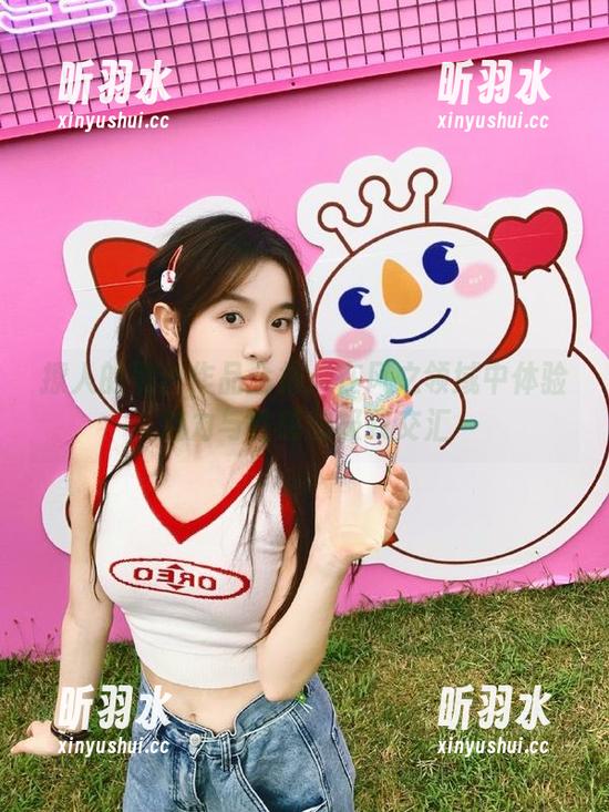 撩人的黑丝作品全集：在风之领域中体验魅力与性感的极致交汇