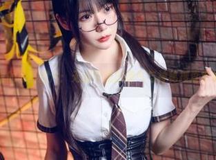 香草喵露露的写真图片：无路可退的勇气与神秘搜查官的魅力相遇