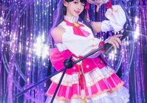 让人惊艳的最新图片，鳗鱼霏儿演绎职业装的独特风格